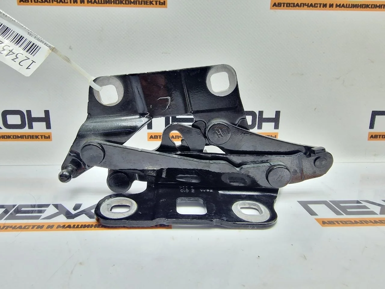 Петля капота MERCEDES-BENZ GLS-Class 2017 A1668800028 X166 3.0 OM642 (D642826), левая