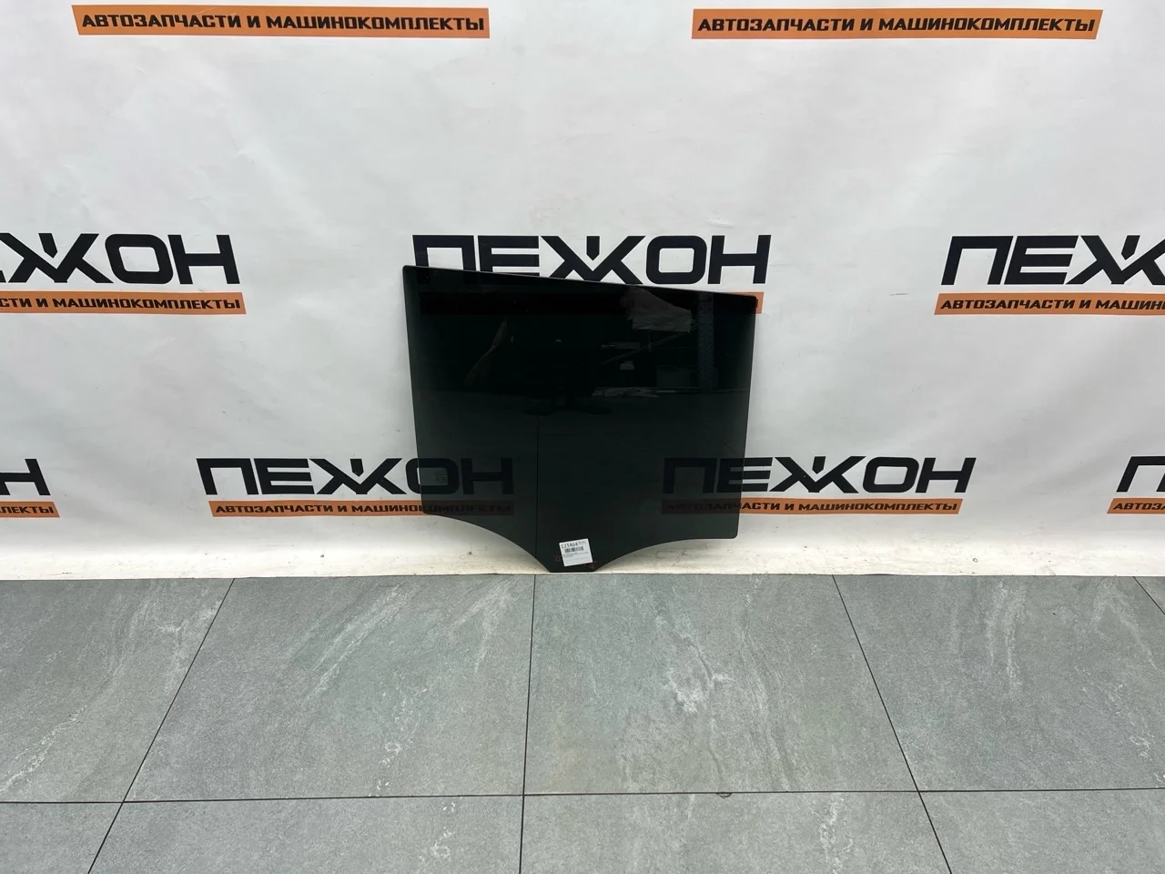 Стекло двери MERCEDES-BENZ GLS-Class 2017 A1667352610 X166 3.0 OM642 (D642826), заднее правое