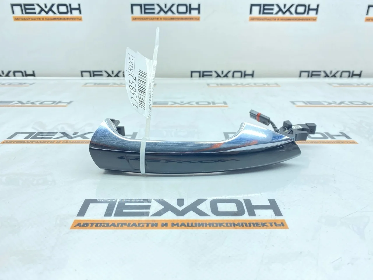 Ручка двери внешняя MERCEDES-BENZ GLE-Class 2015 A20476014709197 W166 3.0 OM642 (D642826), правая