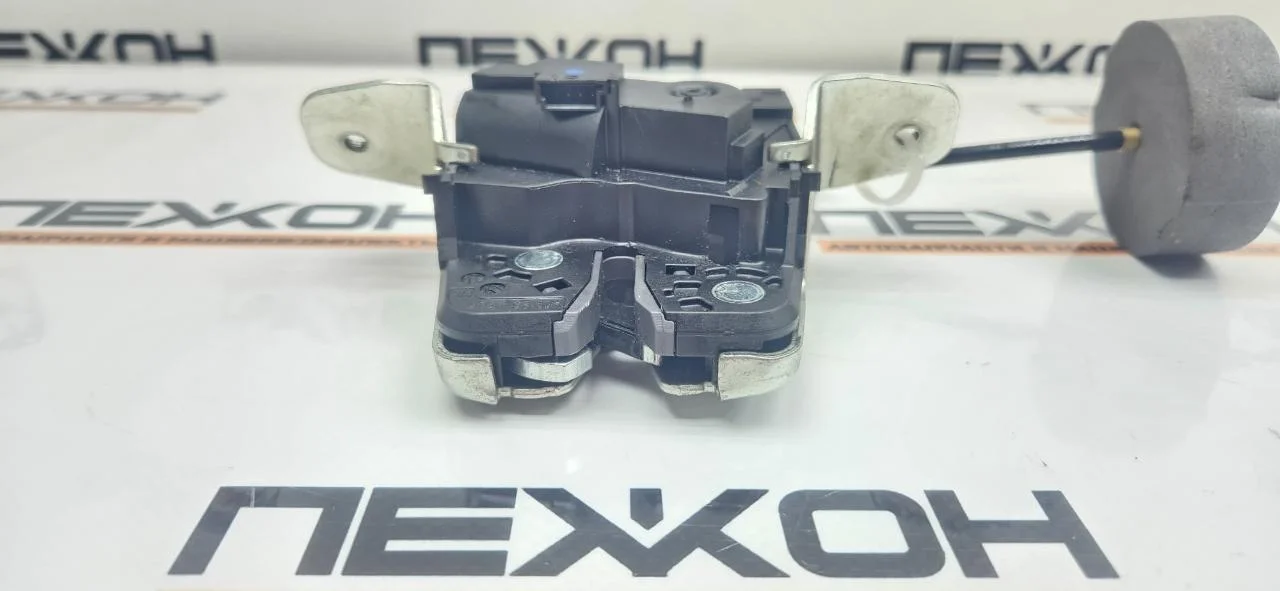 Замок багажника MERCEDES-BENZ GLE-Class 2015 A2047400735 W166 3.0 OM642 (D642826)