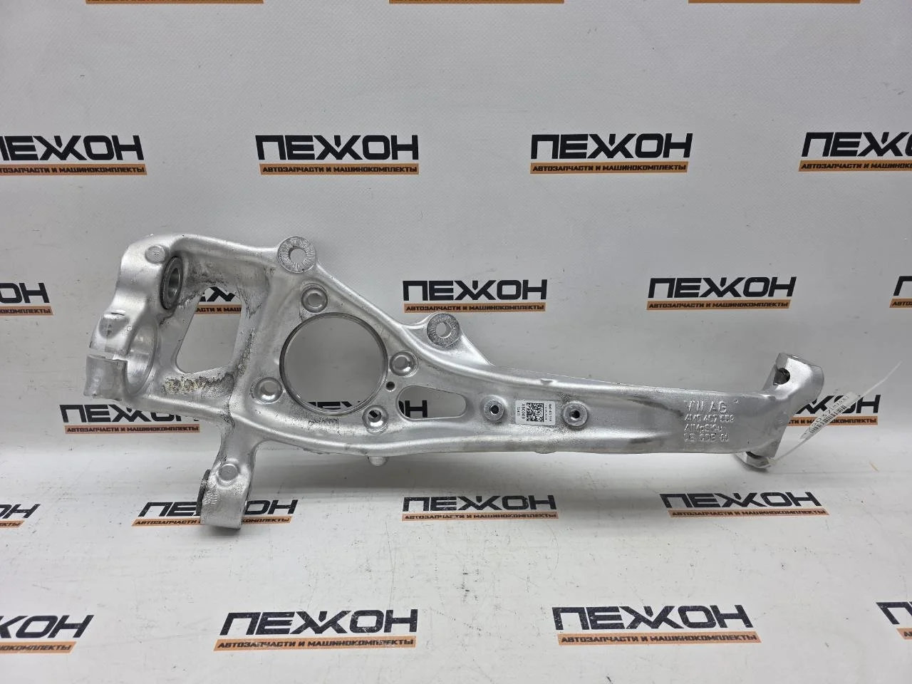 Кулак AUDI Q7 2020 4M0407253J 4M 3.0 DHXC, передний левый