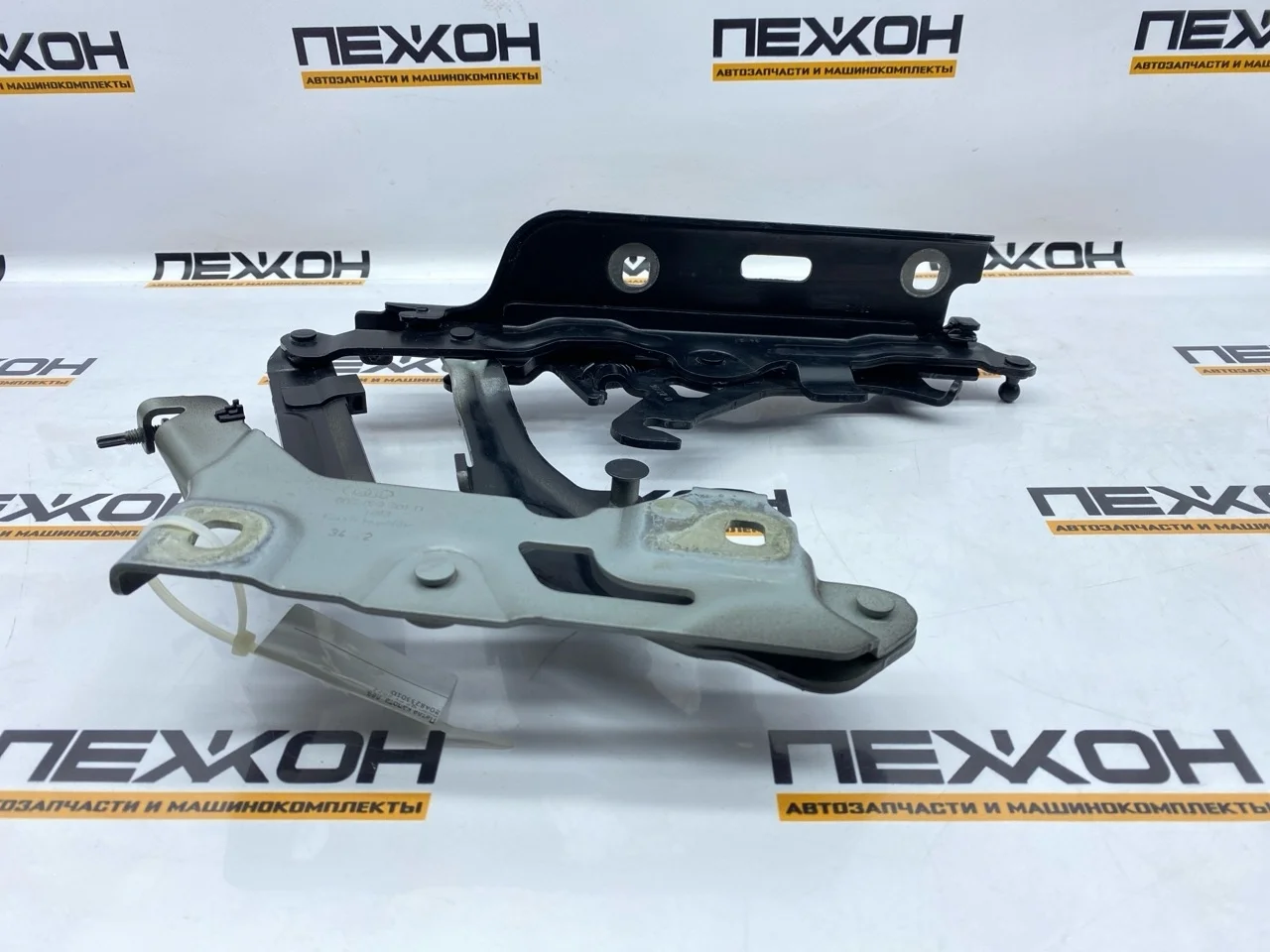 Петля капота AUDI Q5 2022 80A823301D FY 2.0 DTP, левая