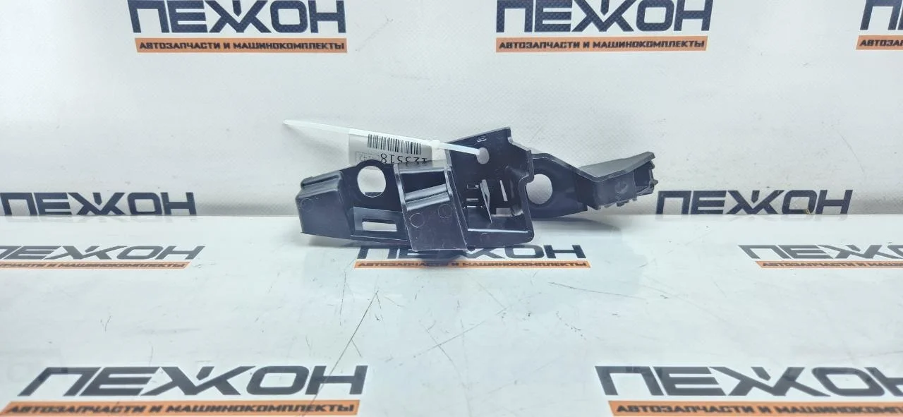 Кронштейн бампера AUDI Q5 2017 80A807284A FY 2.0 DAXB, передний правый