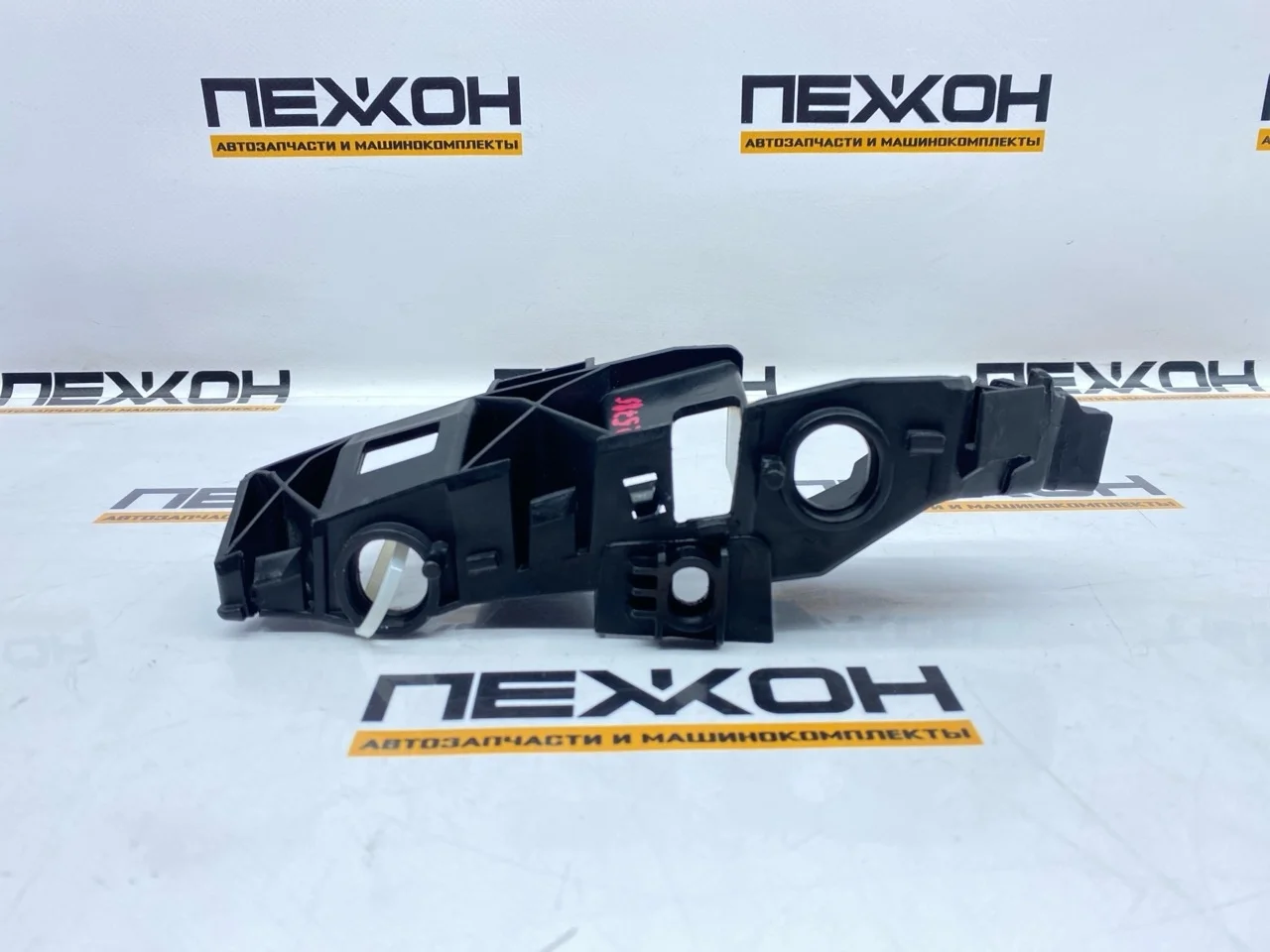 Кронштейн бампера AUDI Q5 2019 80A807284A FY 2.0 DETA, передний правый