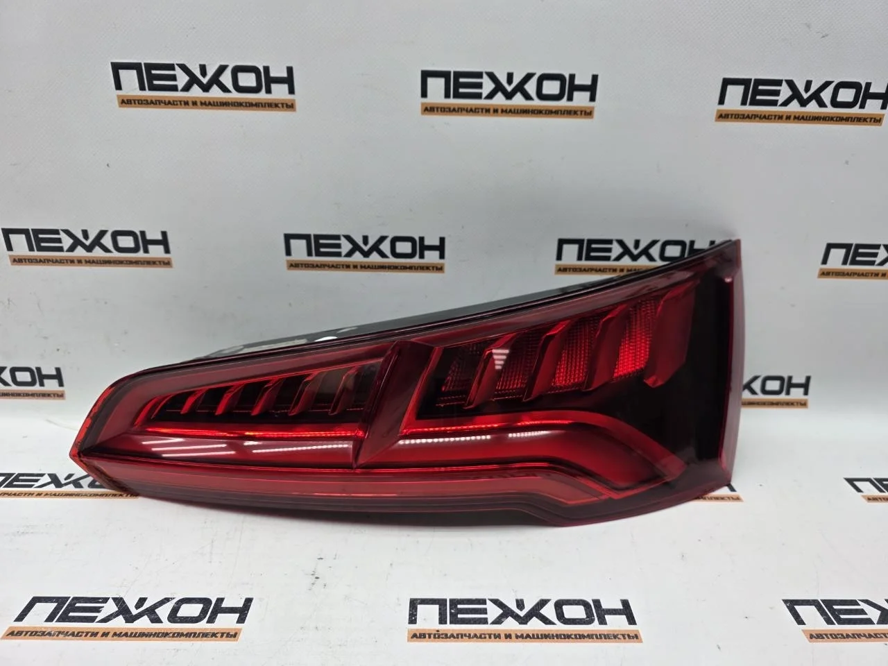 Фонарь AUDI Q5 2017 80A945094B FY 2.0 DAXB, задний правый