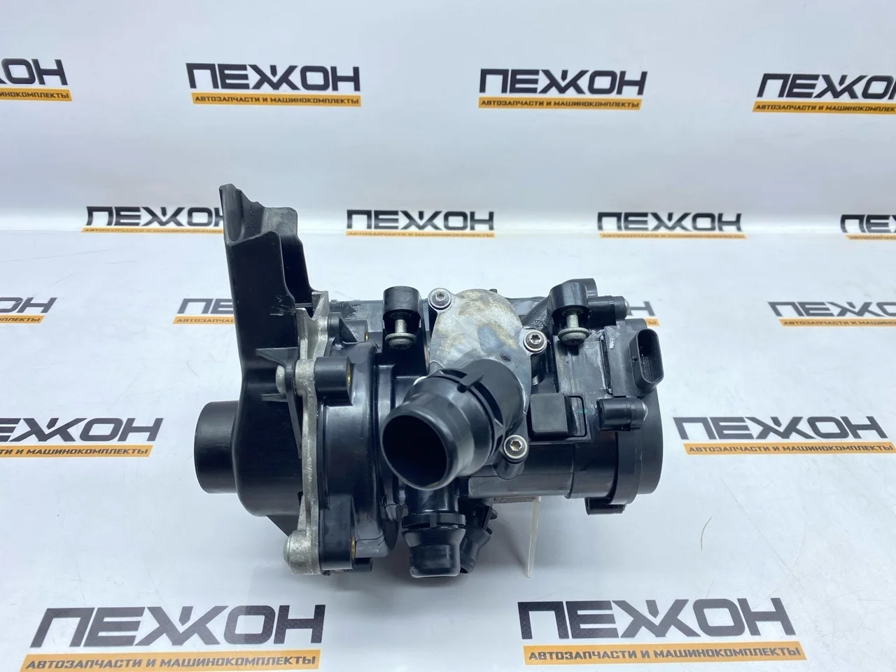 Корпус термостата AUDI Q5 2017 06L121111H FY 2.0 DAXB