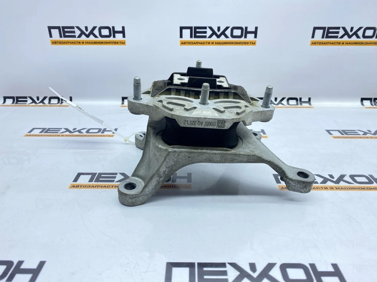 Опора КПП AUDI Q5 2017 8W0399156AQ FY 2.0 DAXB