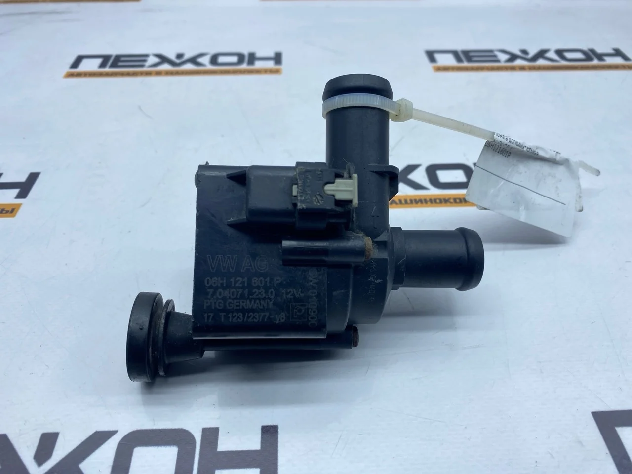 Помпа дополнительная AUDI Q7 06H121601P 4M