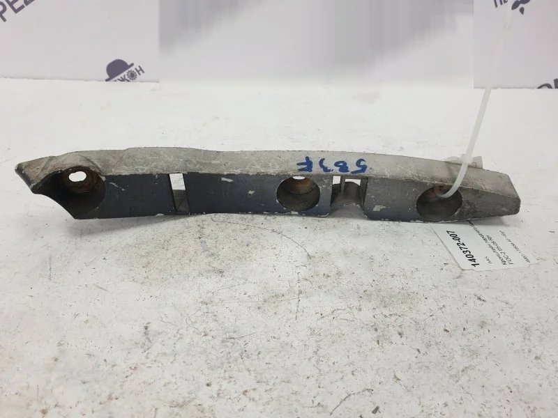 Кронштейн бампера FORD FOCUS 1337334 2 ДОРЕСТ, передний правый