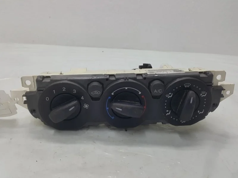 Блок управления кондиционером FORD FOCUS 1374165 2