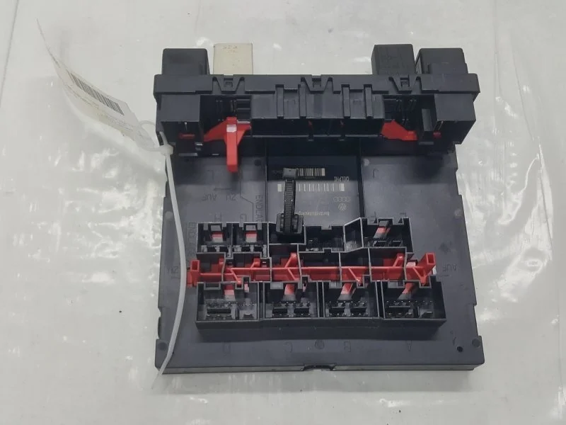 Блок управления бортовой сети VOLKSWAGEN PASSAT 3C0937049J B6