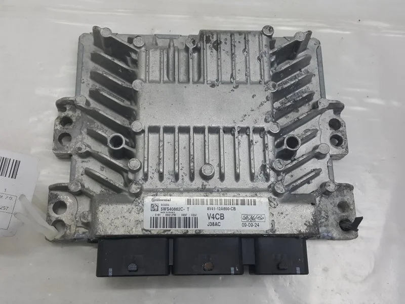 Блок управления двигателем FORD KUGA 1570697 1 2.0 ДИЗЕЛЬ
