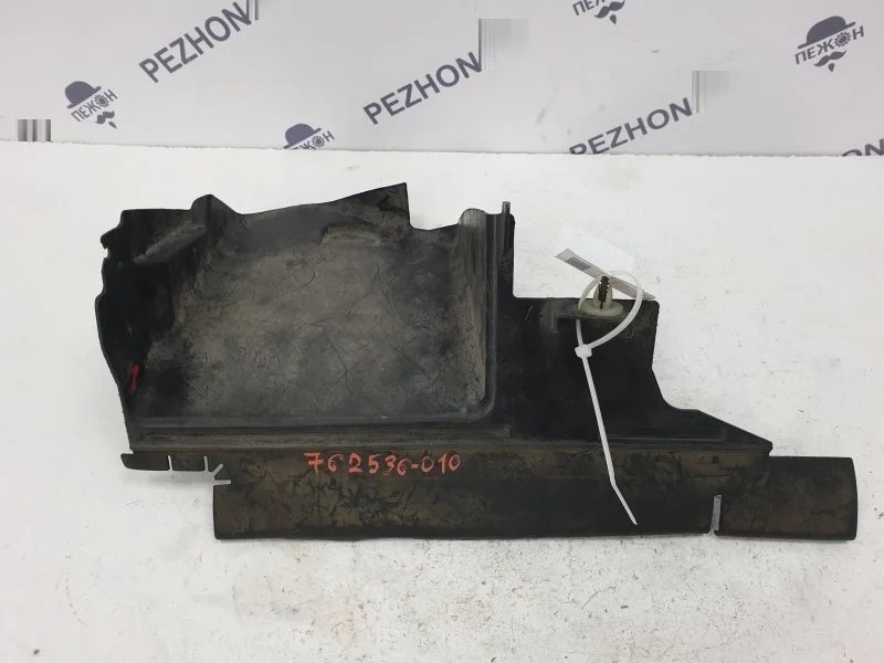 Дефлектор радиатора FORD FOCUS 1517777 2, правый