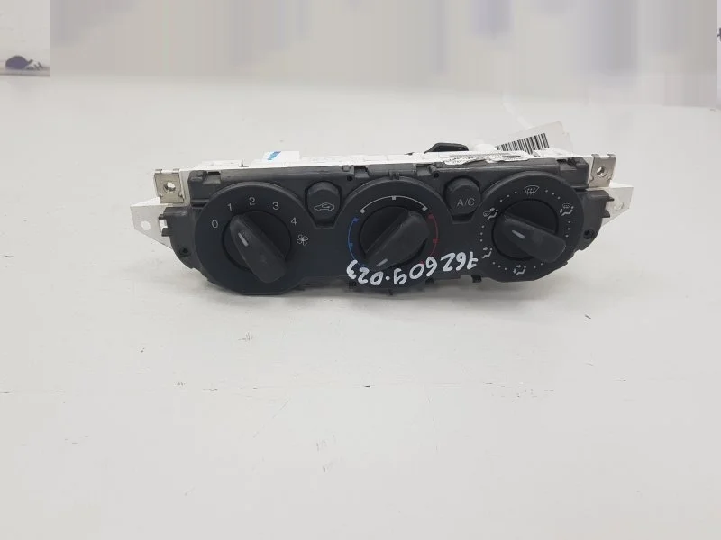 Блок управления кондиционером FORD FOCUS 1719798 2