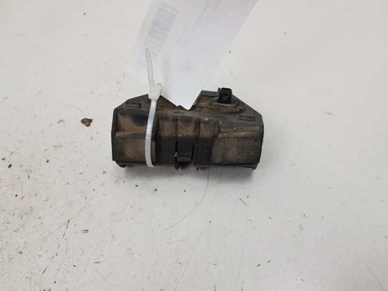 Кронштейн бампера TOYOTA AVENSIS BN T250, задний правый