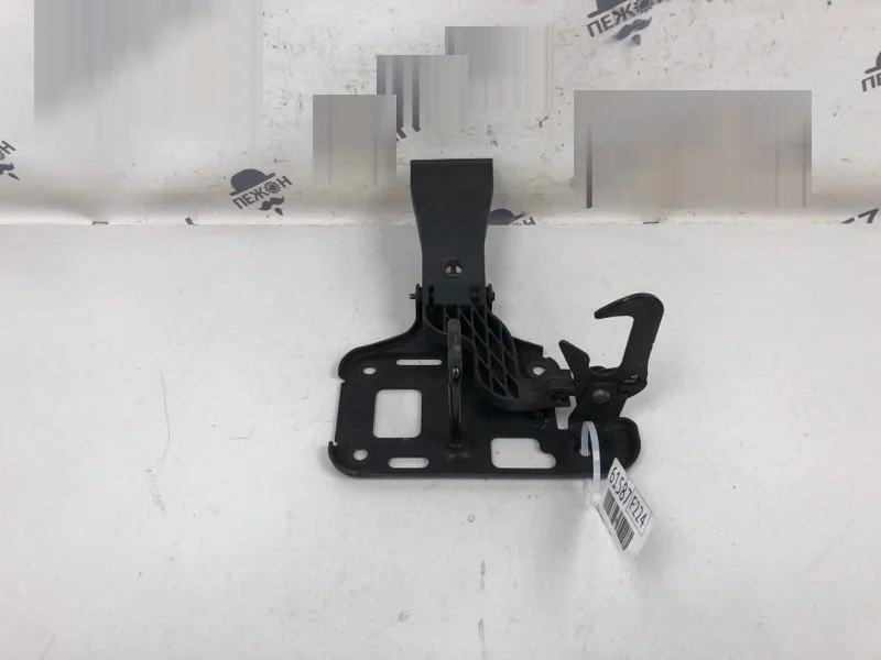 Крюк замка капота AUDI A4 2009 8T0823480 B8 2.0 CDNC