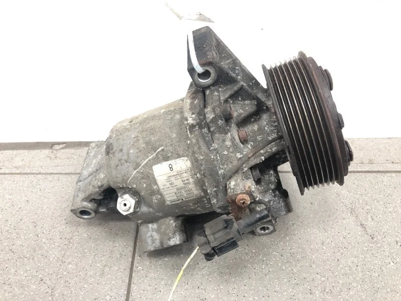 Компрессор кондиционера NISSAN JUKE 2011 926001KA1B F15 1.6 HR16