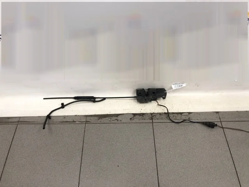 Замок капота SKODA OCTAVIA 2011 1Z0823509E A5 1.6 CAYC