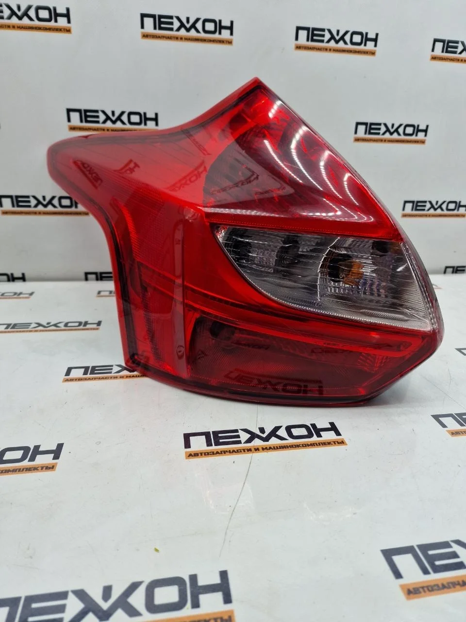 Фонарь (дефект) FORD FOCUS 2012 1825321 3 1.6 IQDB, задний левый