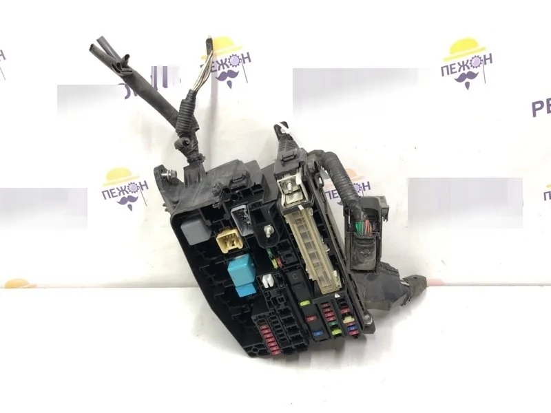 Блок предохранителей подкапотный TOYOTA AURIS 2007 8274112070 E150 1.6 1ZRFE