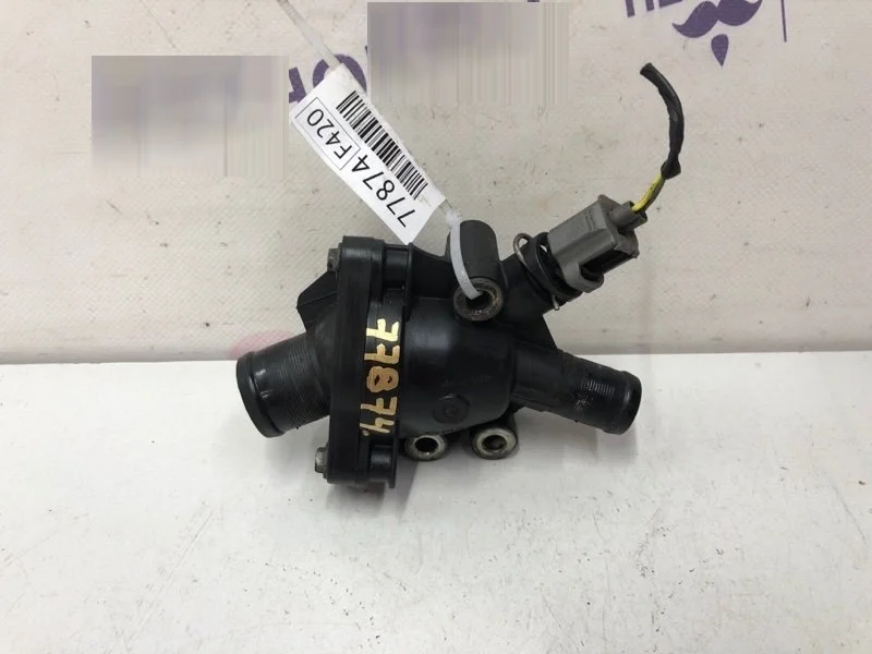 Корпус термостата FORD MONDEO 2010 2018382 4 2.5 HUBA