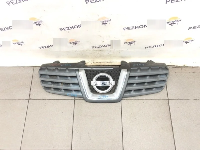 Решетка радиатора (дефект) NISSAN QASHQAI 2007 62310JD00B J10E 1.6 HR16DE
