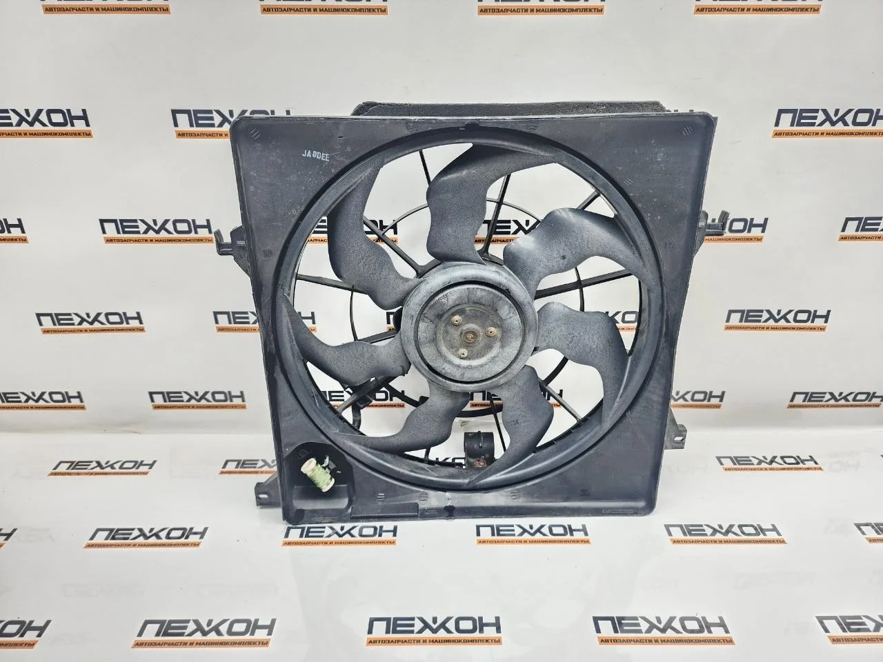 Диффузор с вентилятором HYUNDAI ix35 2014 253802Y000 LM 1.7