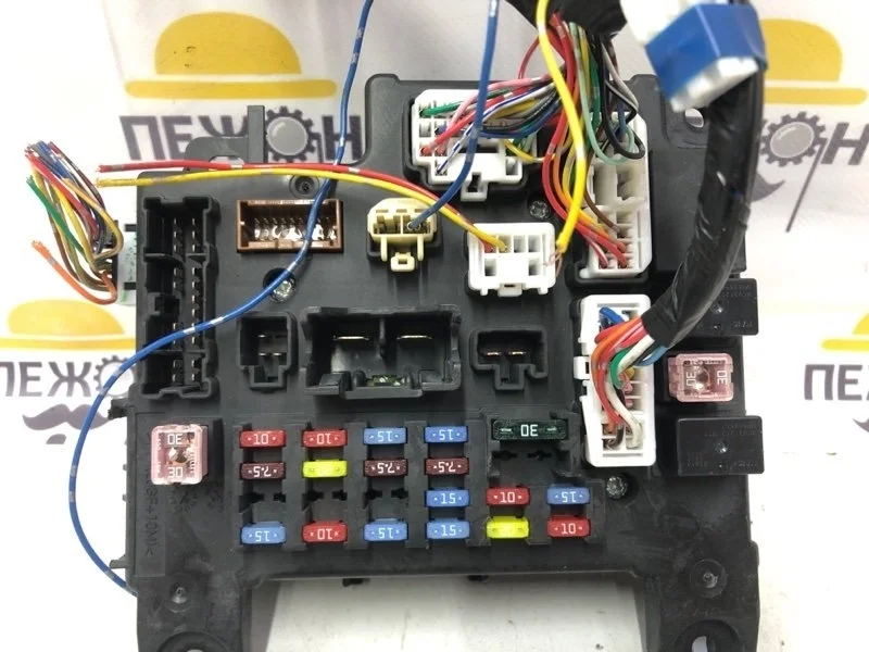 Блок предохранителей салонный MITSUBISHI LANCER 2009 8637C096 10 1.8 4B10