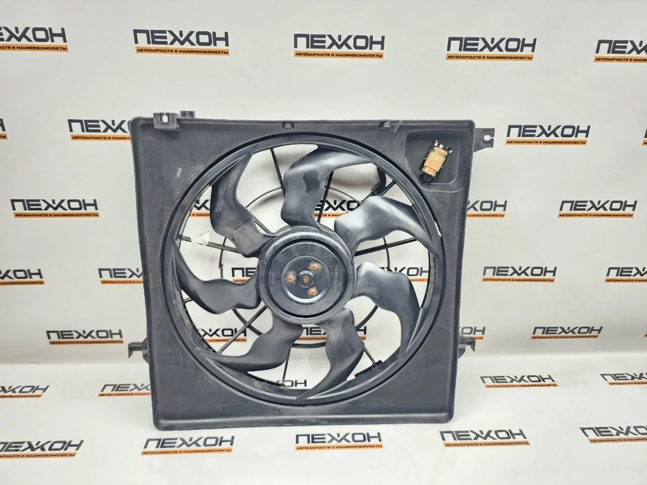 Диффузор с вентилятором HYUNDAI SANTA FE 2012 253802B701 CM 2.2 D4HB