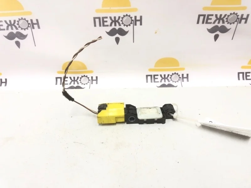 Датчик удара VOLKSWAGEN TOUAREG 2008 7L0909606D GP 2.5 BPE