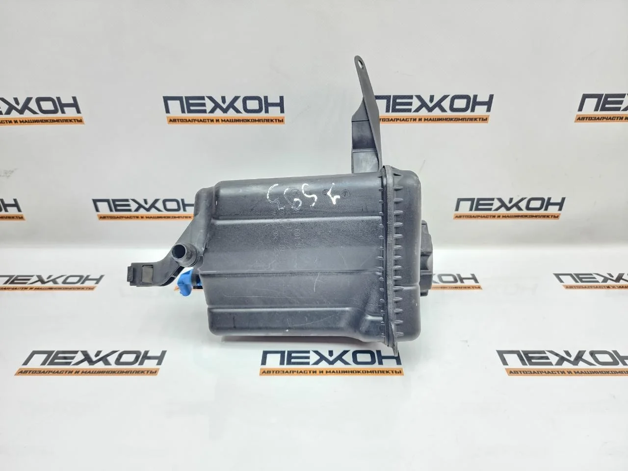 Бачок расширительный BMW 5-SERIES 2011 17137647283 F10 2.0 N47D20C