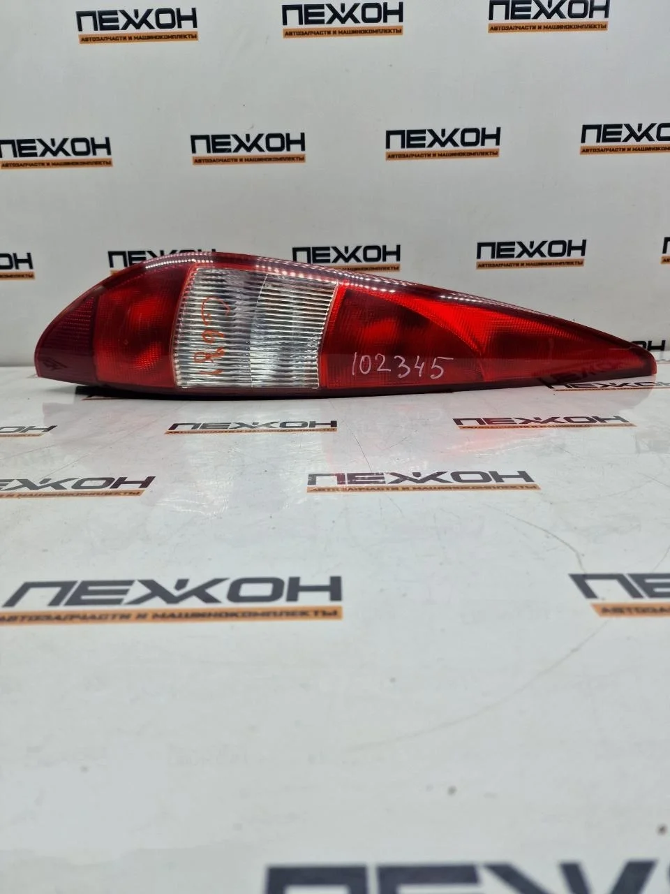 Фонарь FORD MONDEO 2005 1331601 3 2.0 CJBB, задний левый