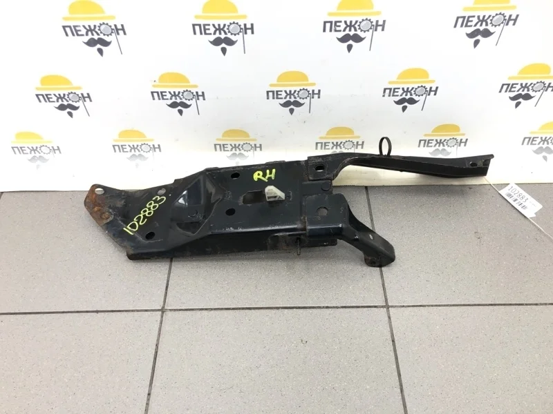 Панель передняя NISSAN X-TRAIL 62520JG00A T31, правый