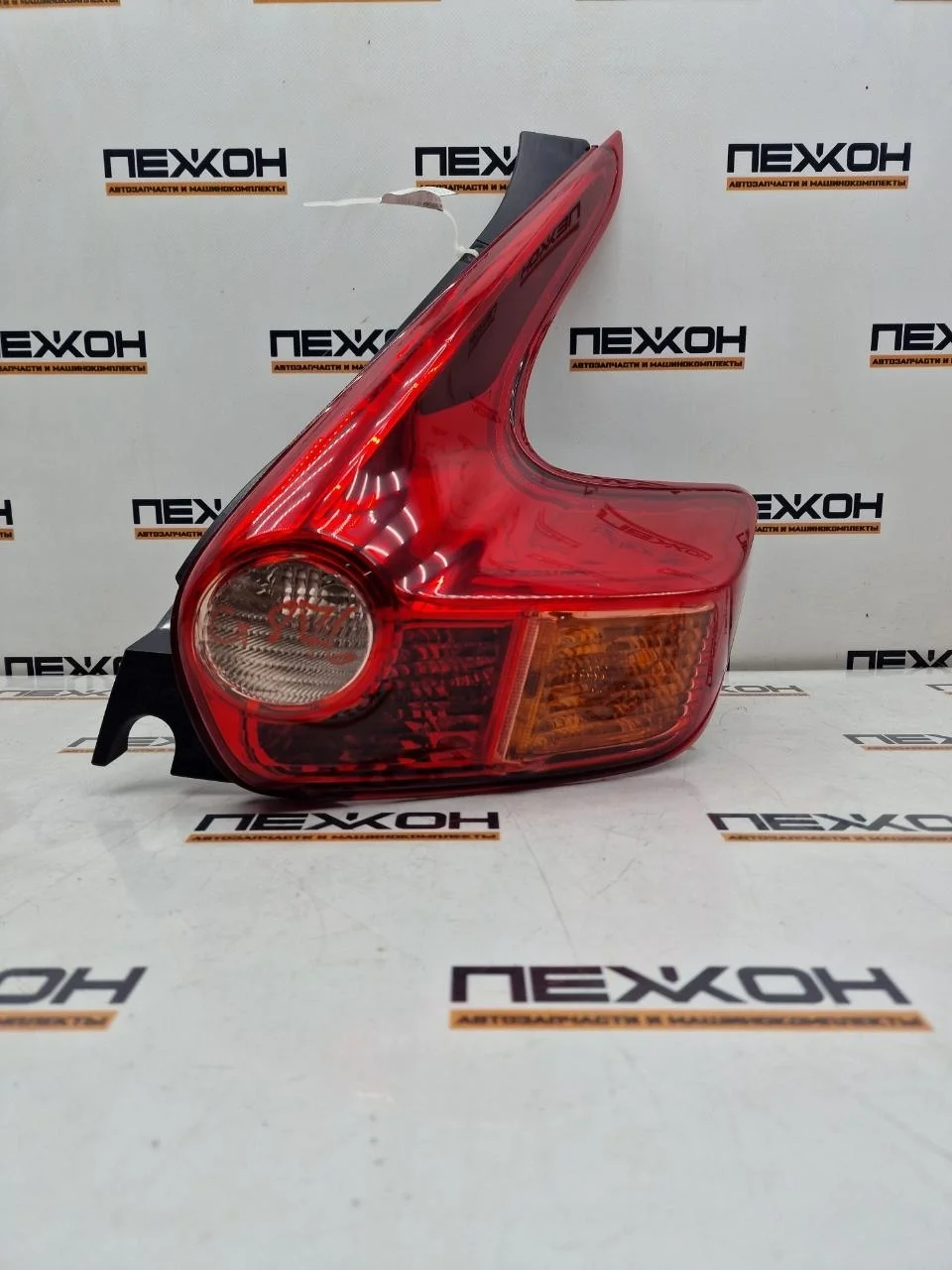 Фонарь NISSAN JUKE 2014 265501KA0A F15 1.6 HR16, задний правый