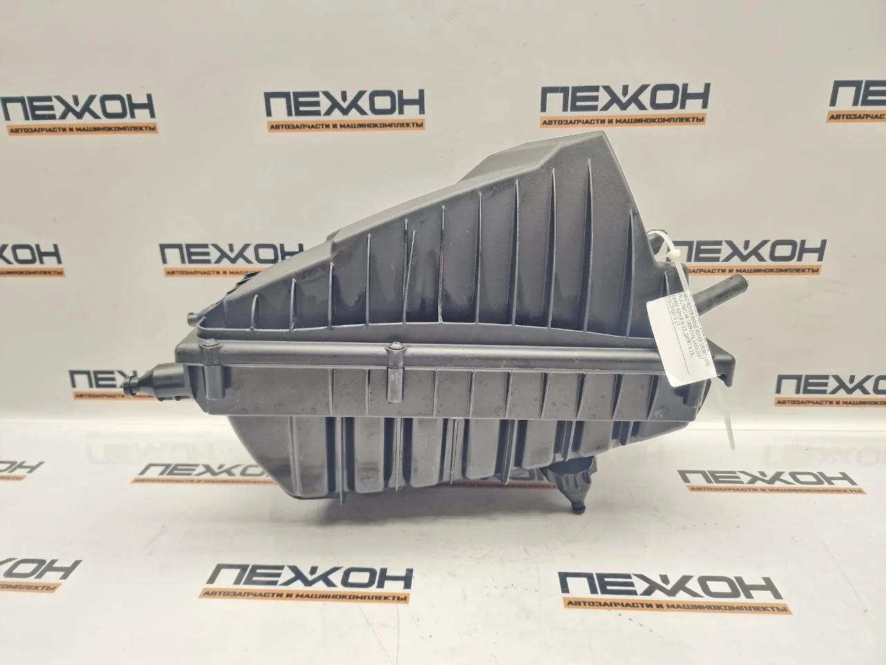 Корпус воздушного фильтра LAND ROVER RANGE ROVER SPORT LR095546 L494, левый