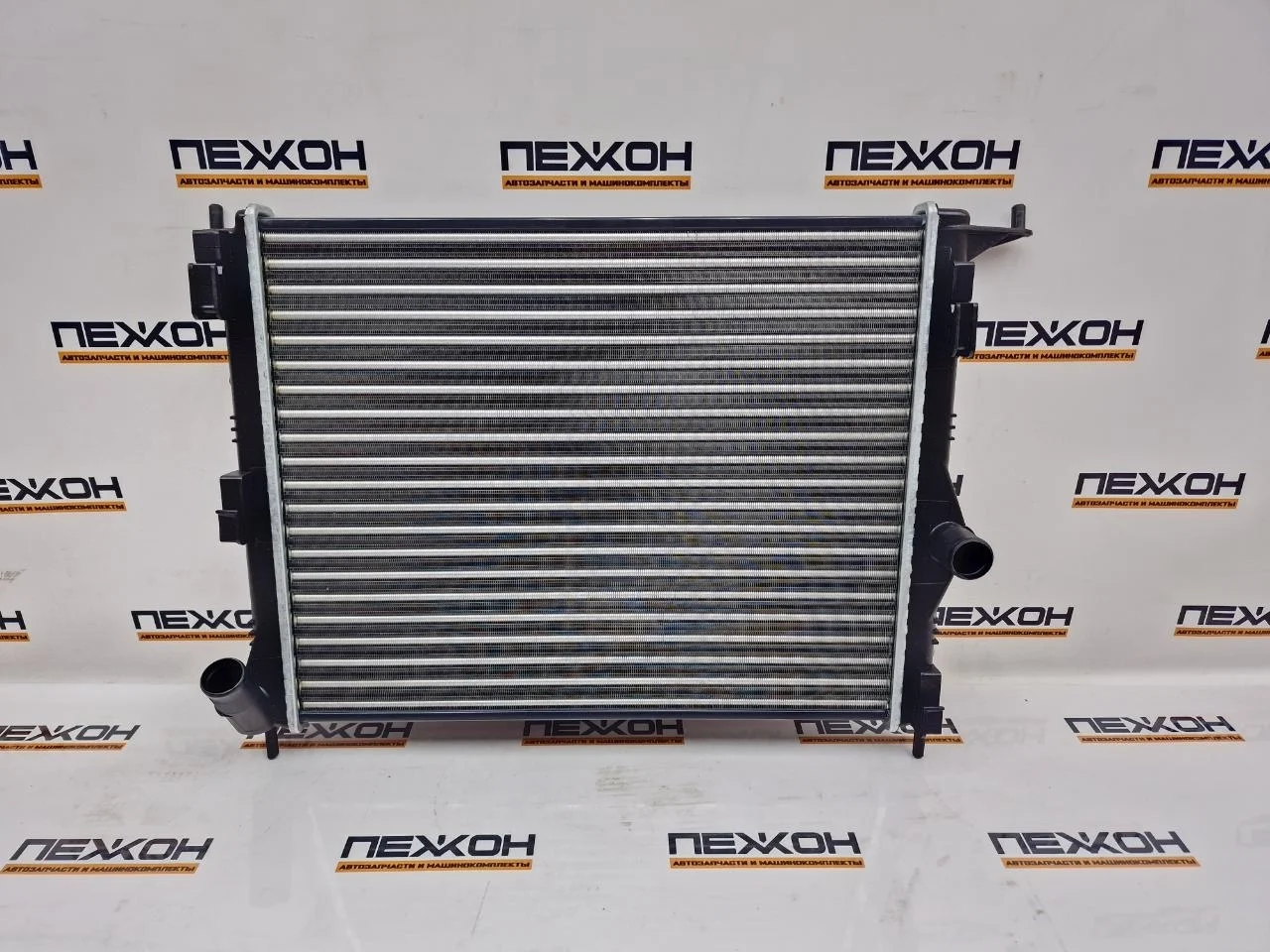 Радиатор охлаждения (не оригинал) RENAULT LOGAN 583582 1