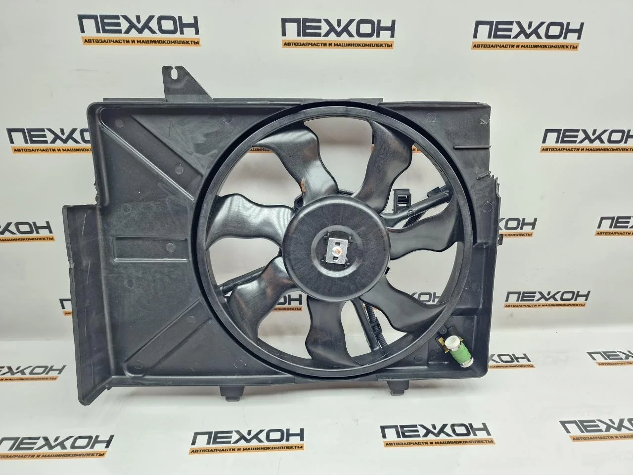 Диффузор охлаждения с вентилятором (не оригинал) HYUNDAI GETZ STHN35201A0 TB