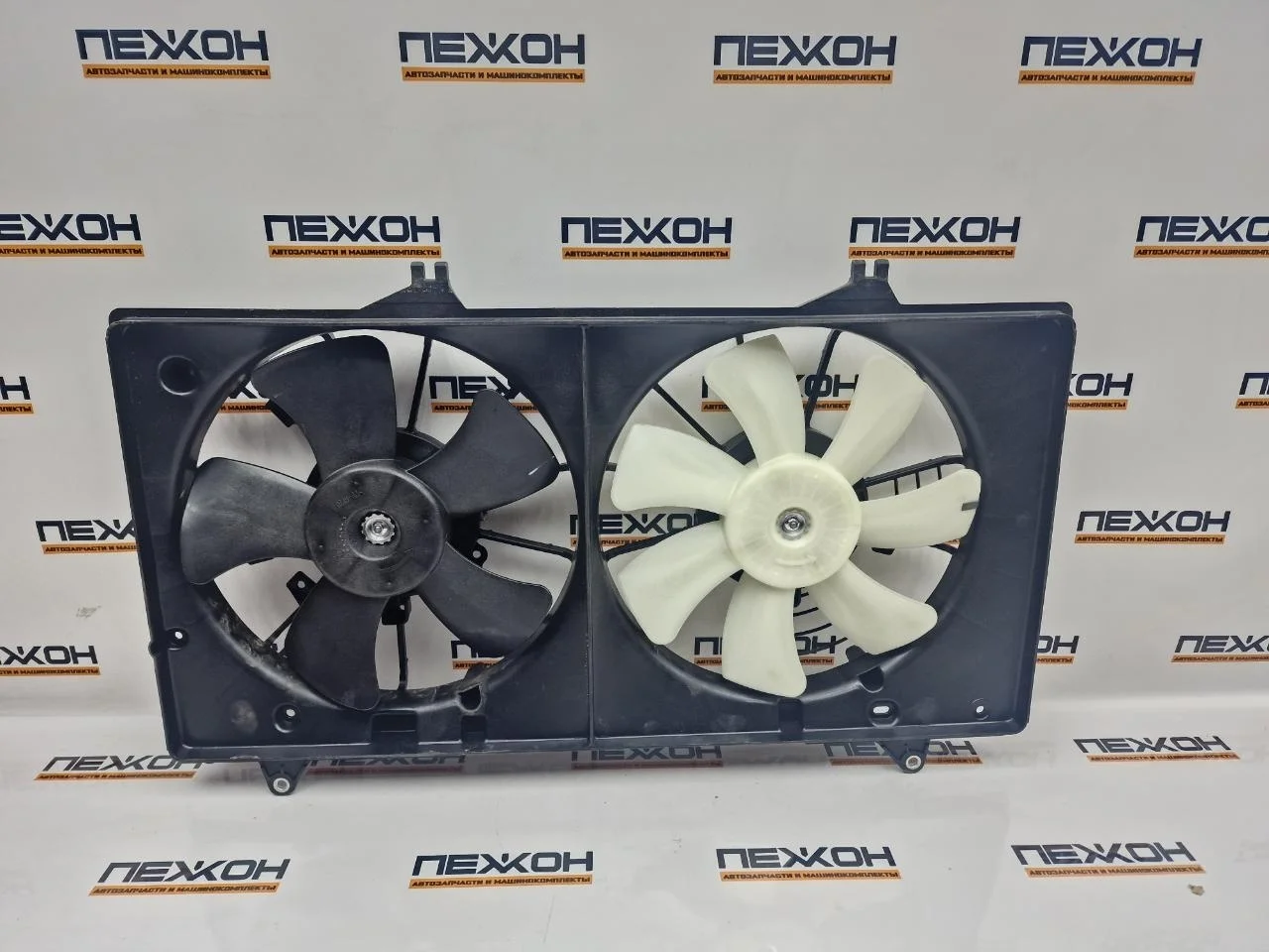 Диффузор охлаждения с вентилятором (не оригинал) MAZDA 6 MZ00608920 GH