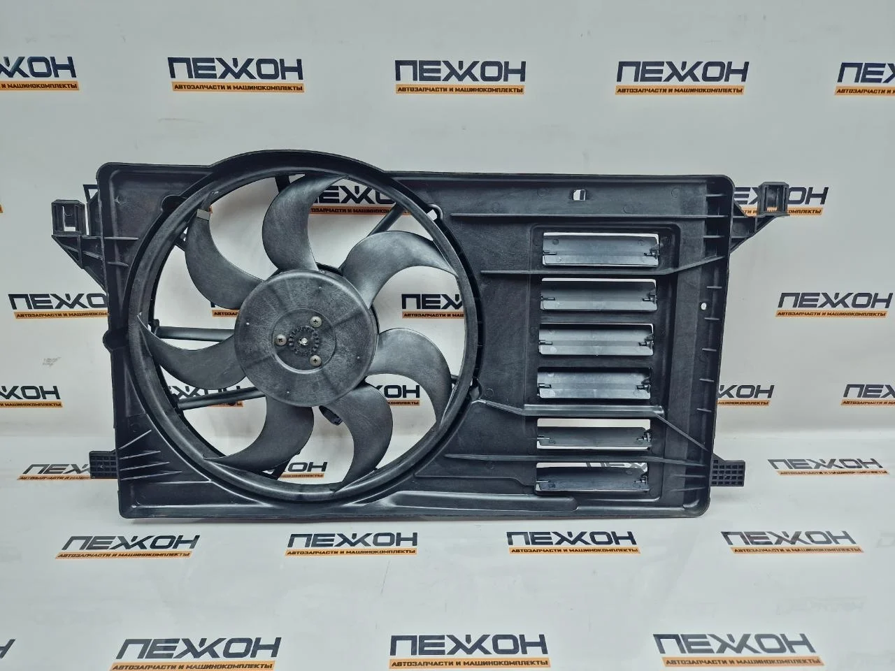 Диффузор охлаждения с вентилятором (не оригинал) MAZDA 3 MZX0309922 BL