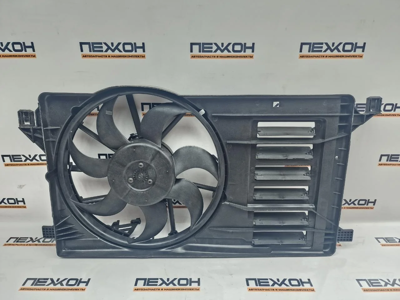 Диффузор охлаждения с вентилятором (не оригинал) MAZDA 3 MZX0309922 BL