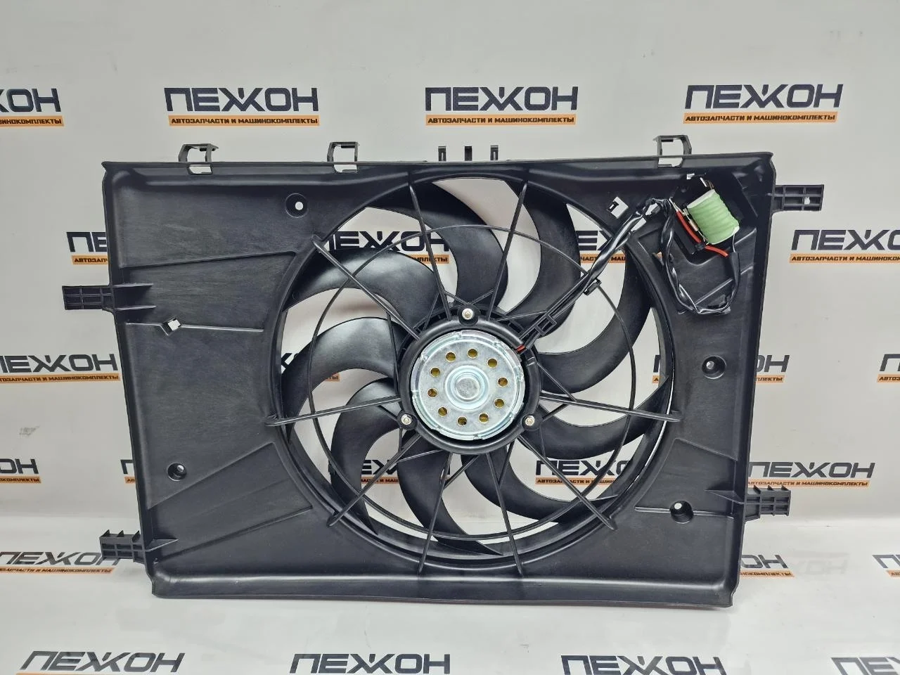 Диффузор охлаждения с вентилятором (не оригинал) CHEVROLET CRUZE 404388 1