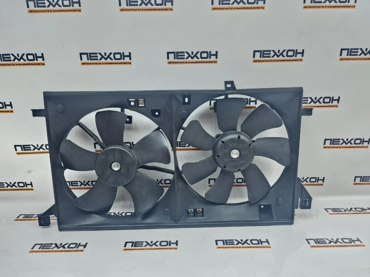 Диффузор охлаждения с вентилятором (не оригинал) MAZDA 6 404015D BL