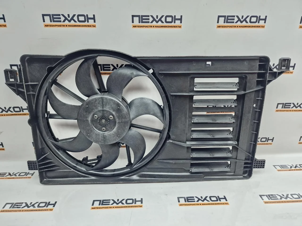 Диффузор охлаждения с вентилятором (не оригинал) MAZDA 3 MZX0309922 BL