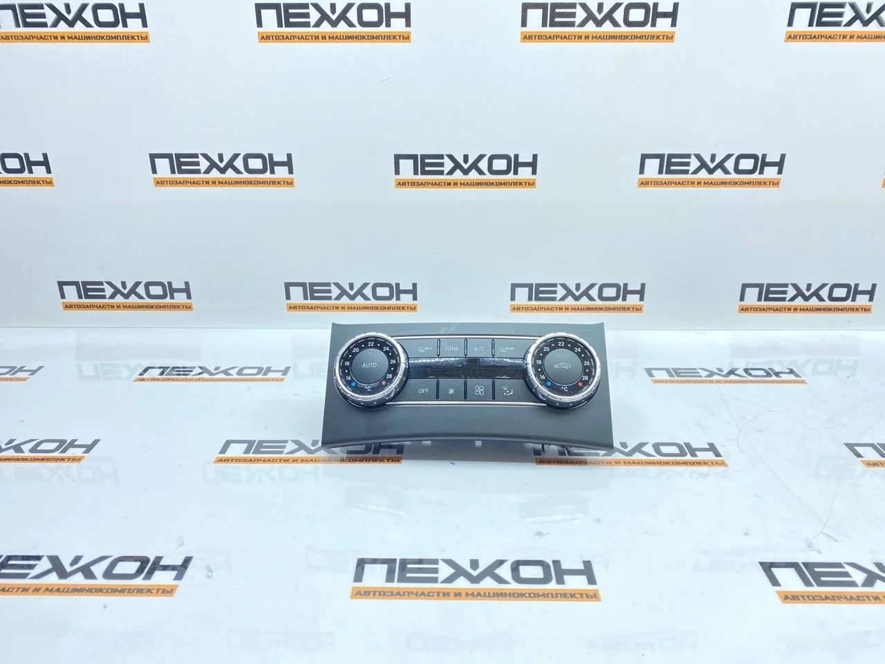 Блок управления климат-контролем MERCEDES-BENZ C-CLASS 2012 A2049003803 W204 1.8 OM271