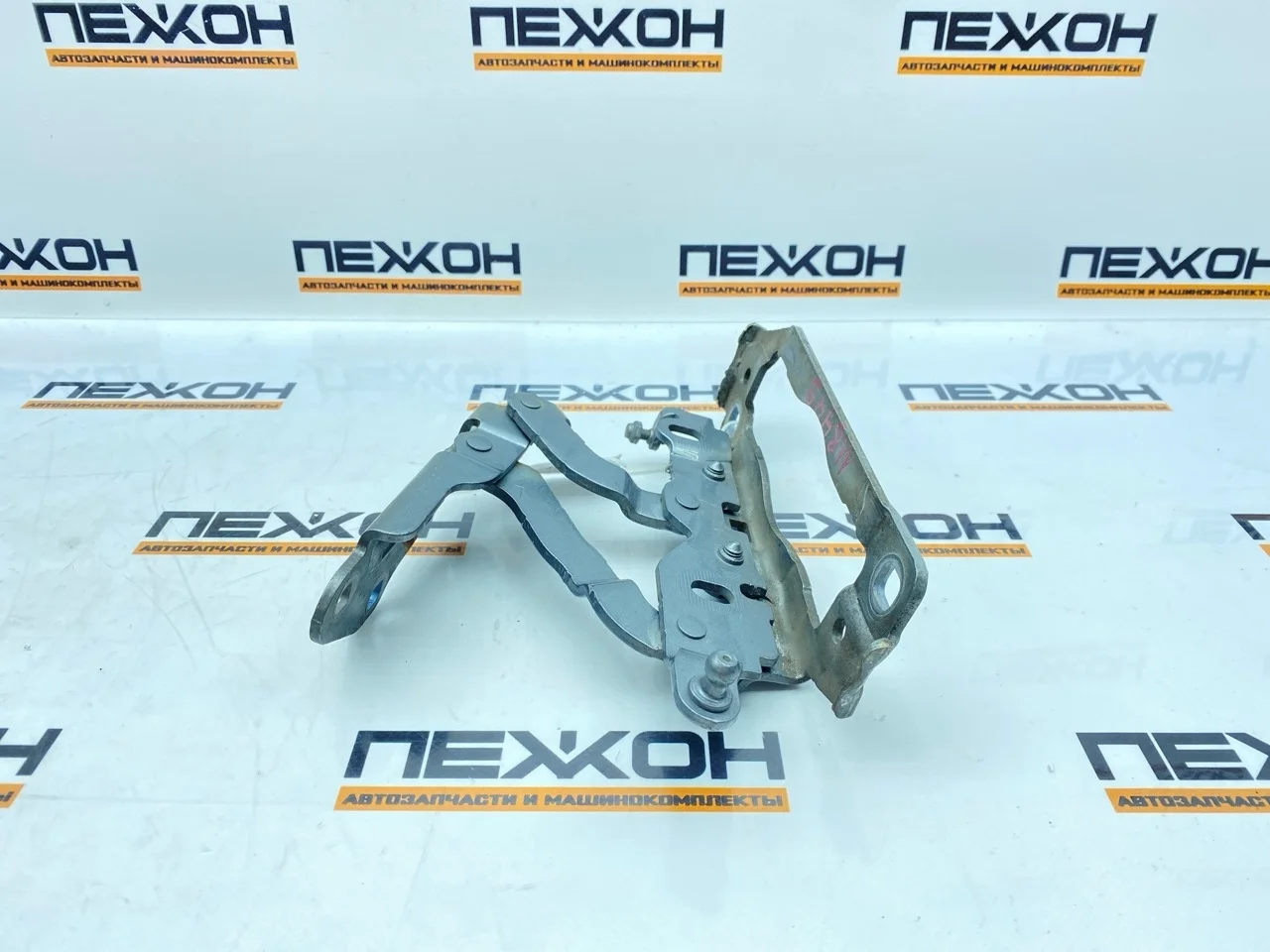 Петля капота MERCEDES-BENZ C-CLASS 2012 A2048800728 W204 1.8 OM271, левая