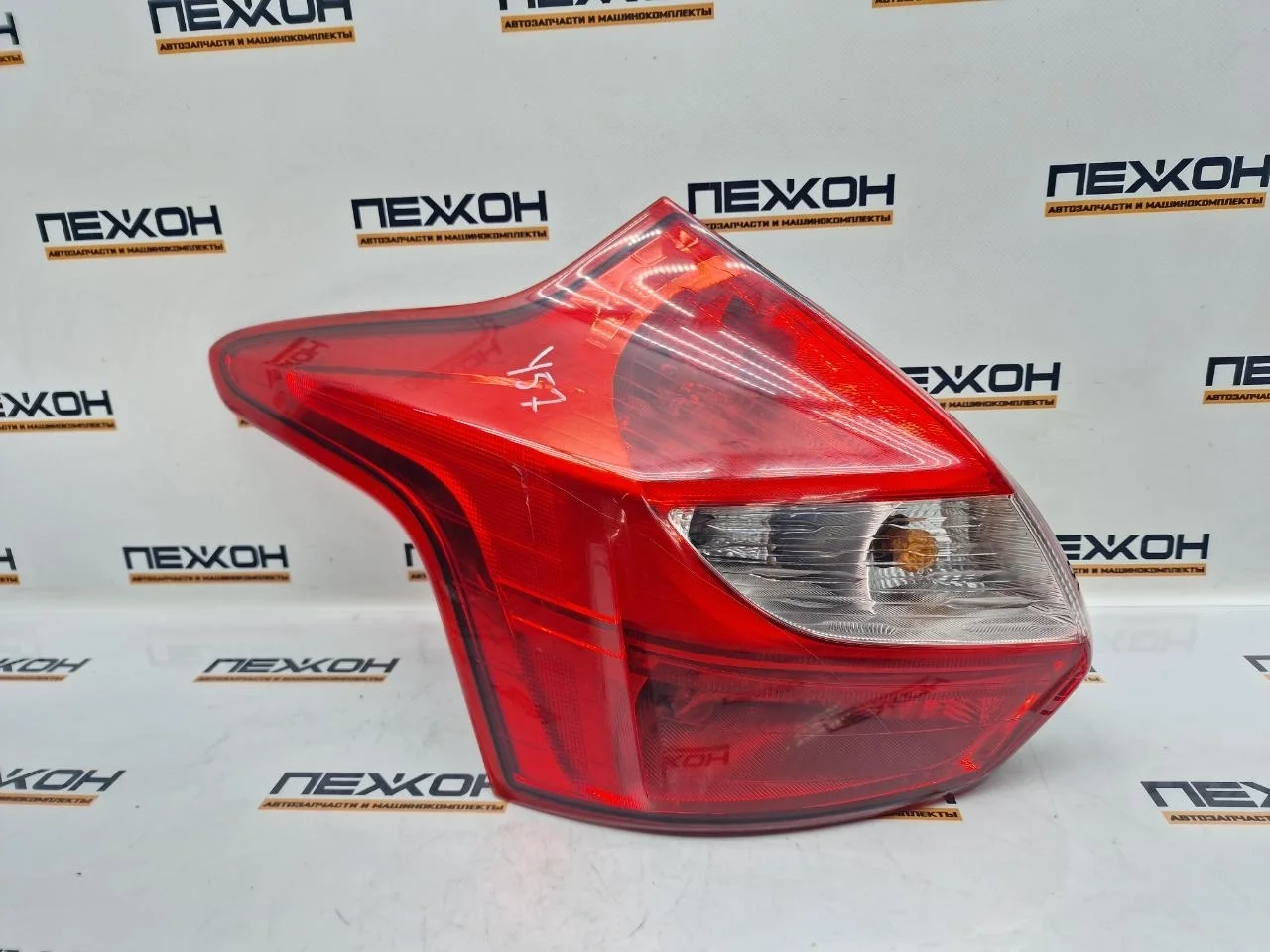 Фонарь FORD FOCUS 2013 1825320 3 1.6 PNDA, задний левый