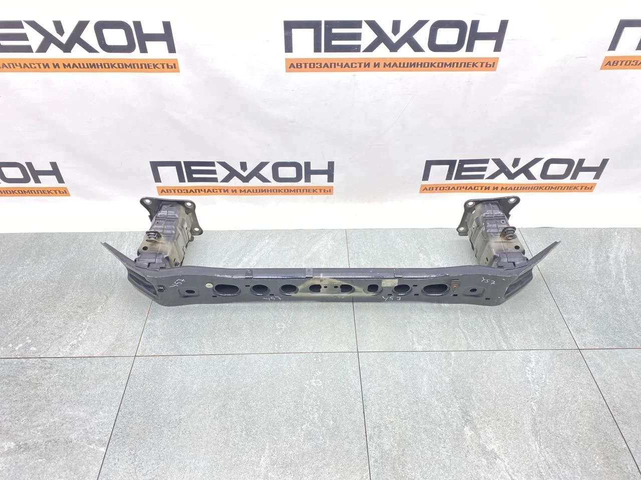 Усилитель бампера FORD FOCUS 2013 1860770 3 1.6 PNDA, передний