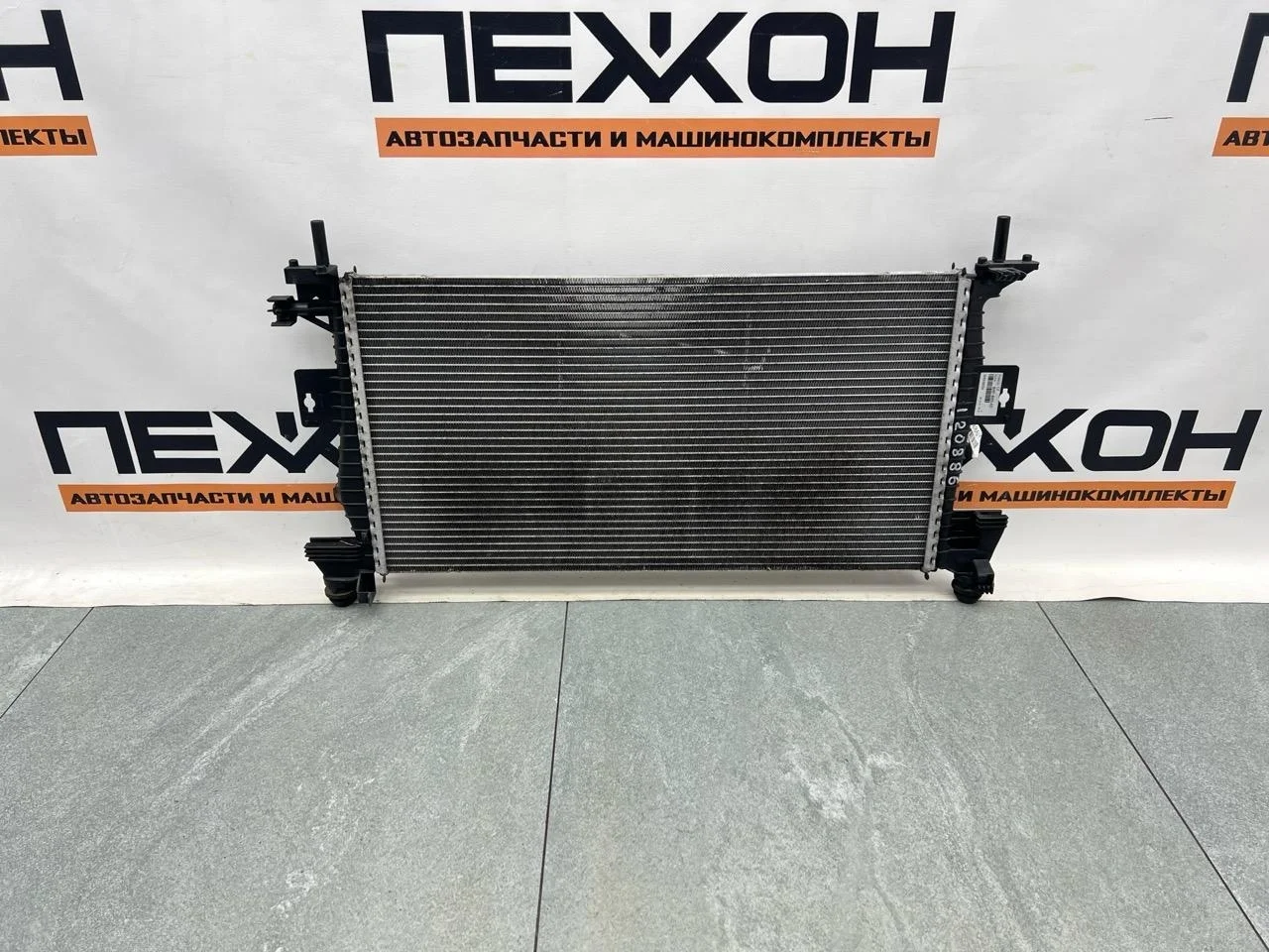 Радиатор охлаждения FORD FOCUS 2013 1727475 3 1.6 PNDA