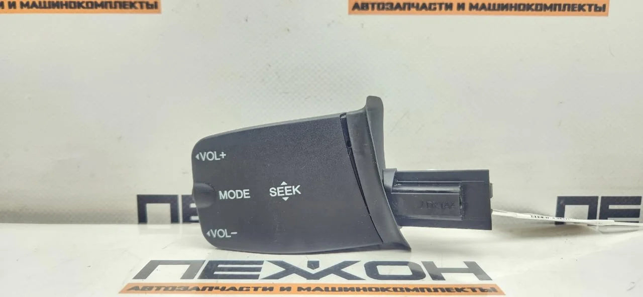 Кнопки управления магнитолой на руль FORD FOCUS 2007 1318965 2 1.8 QQDB