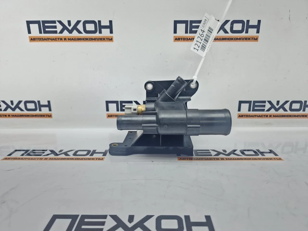 Фланец системы охлаждения MAZDA 6 2005 LF941517Z GG 2.0